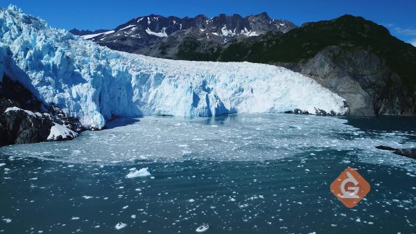 Los glaciares están hechos de agua dulce congelada.