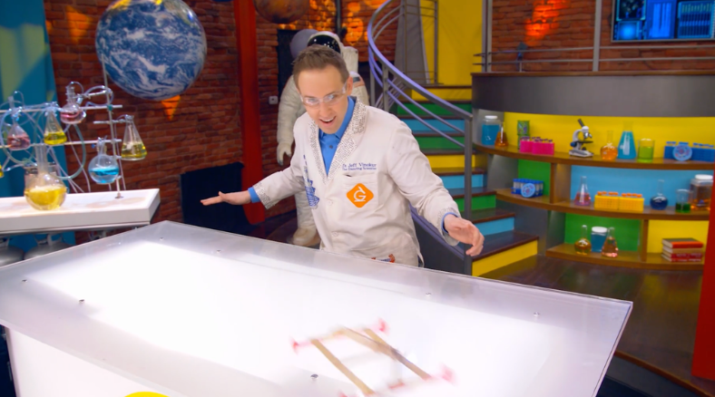Need a 20 minute activity? Try these first week of school science lessons & DIY activities, perfect whether you have a kindergartner, or a middle-schooler. 